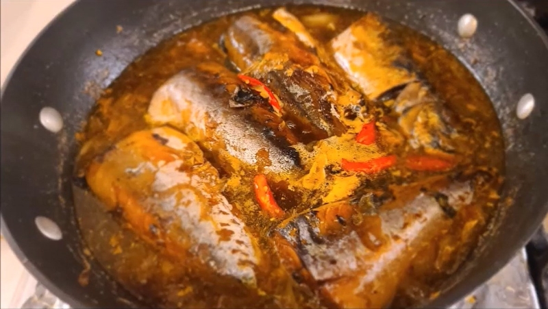 Cá nục kho nước dừa 5