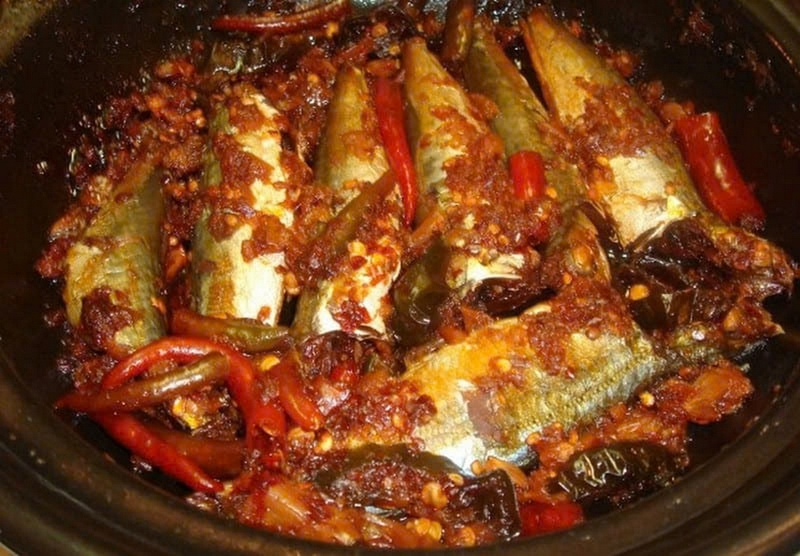cá nục kho riềng ảnh 1