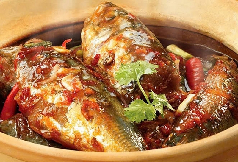 cá nục kho riềng ảnh 6