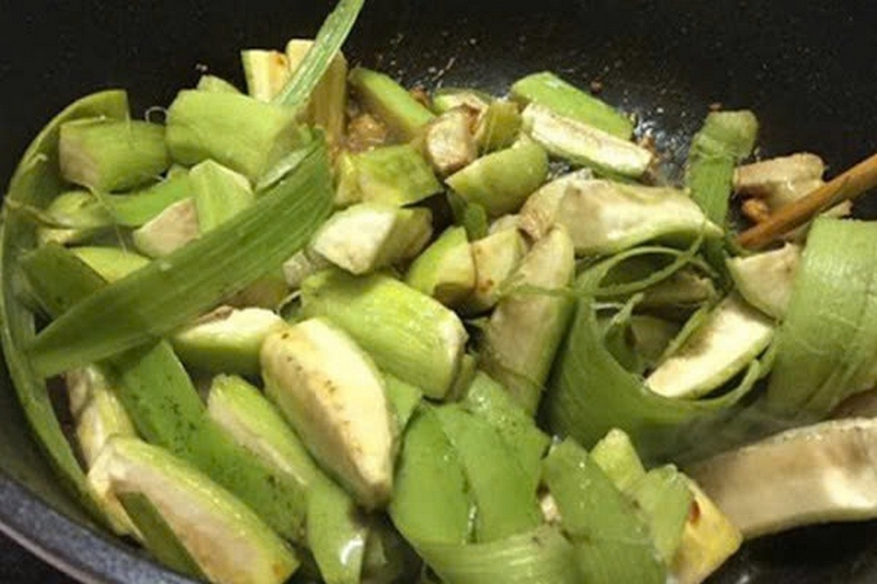 Chuối xanh ngâm muối sạch