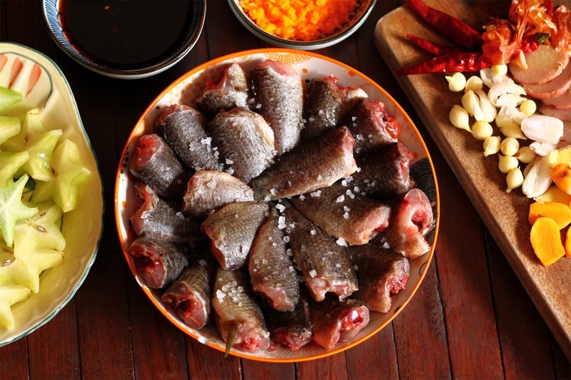 Cá rô đồng kho khế 4