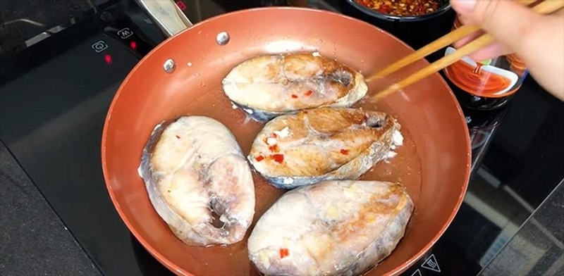 cá thu kho cà chua ảnh 3
