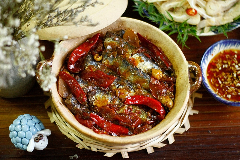 Cách làm cá trích kho rục - 08