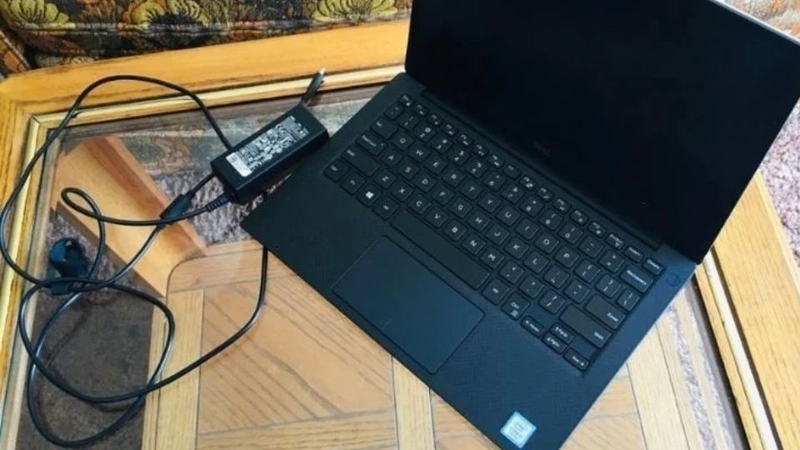 Các đèn báo trên laptop Dell 3