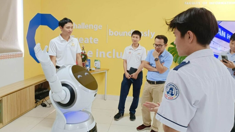 Tham gia khóa học về robot và AI để đón đầu xu thế thời đại