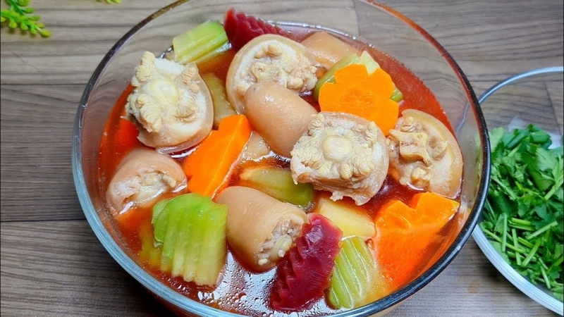 Canh súp xương/sườn non/giò heo/thịt băm hầm rau củ rất quen thuộc với người Việt