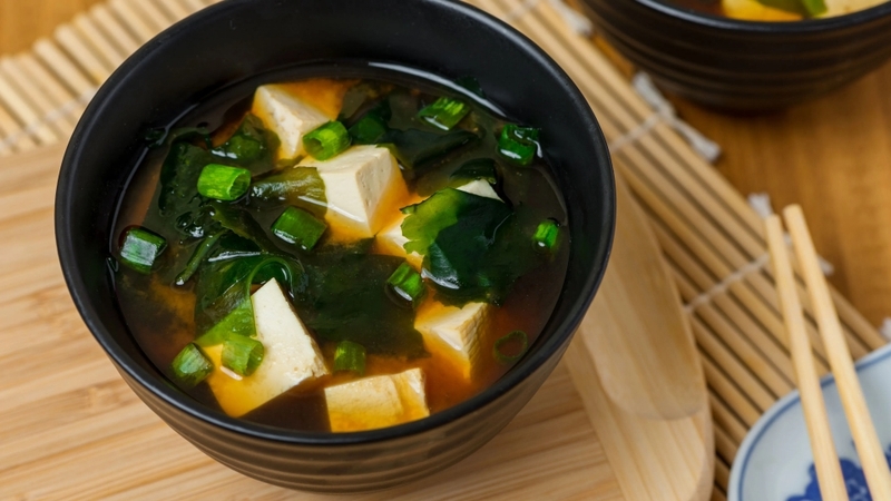 Canh súp Miso đặc trưng của ẩm thực Nhật Bản