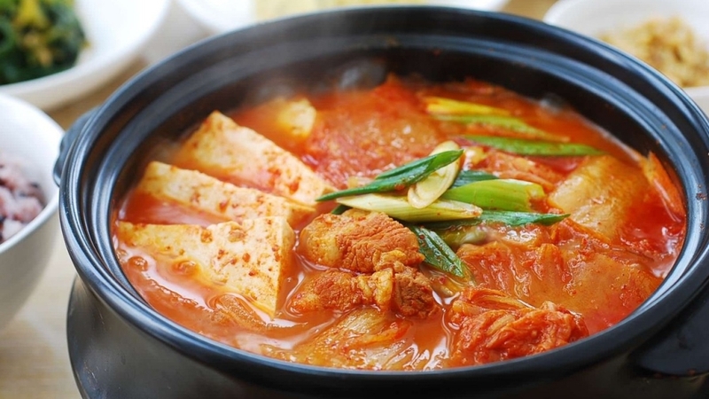 Canh súp kim chi chua cay ăn vã mồ hôi