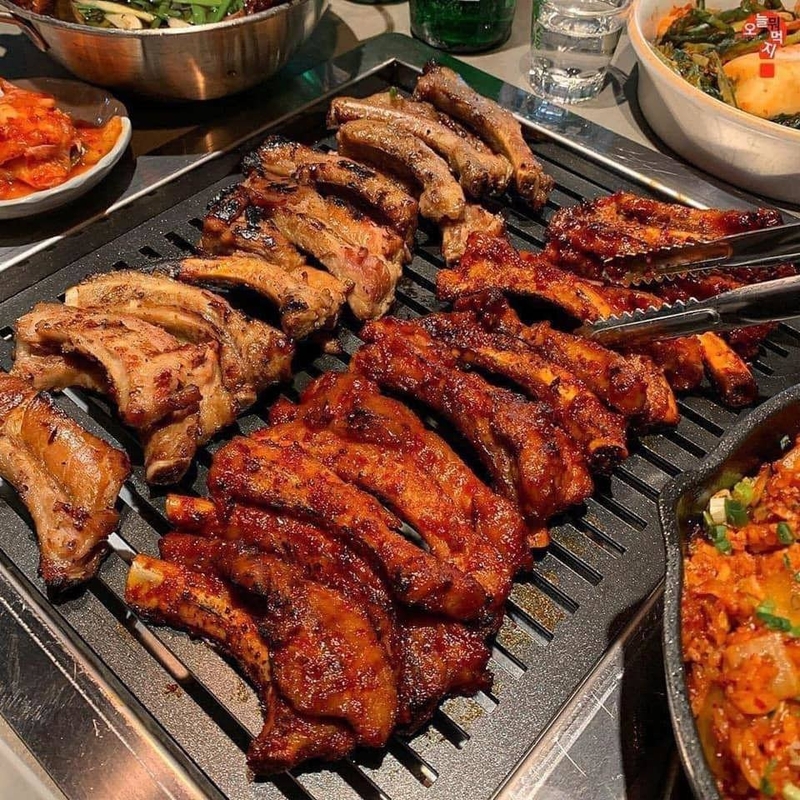 Cách ăn đồ nướng bằng bếp nướng điện hình 2