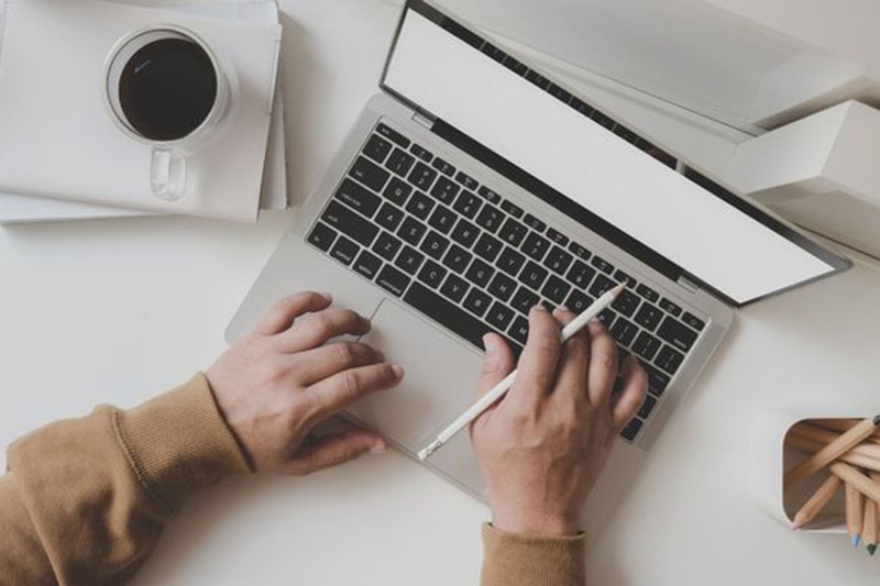 Cách bảo quản laptop mùa nồm ẩm 8