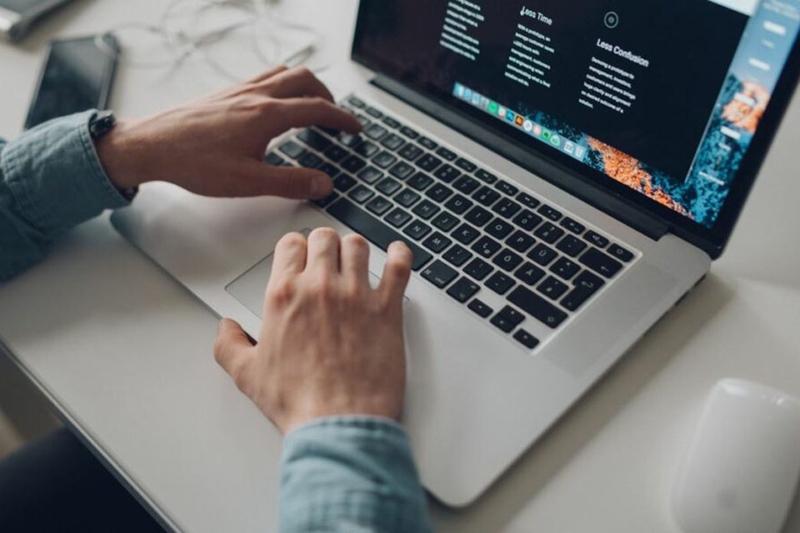 Cách bảo quản laptop mùa nồm ẩm 10