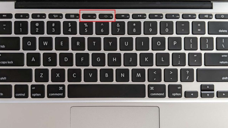 Bật tắt đèn bàn phím laptop trên MacBook bằng phím tắt