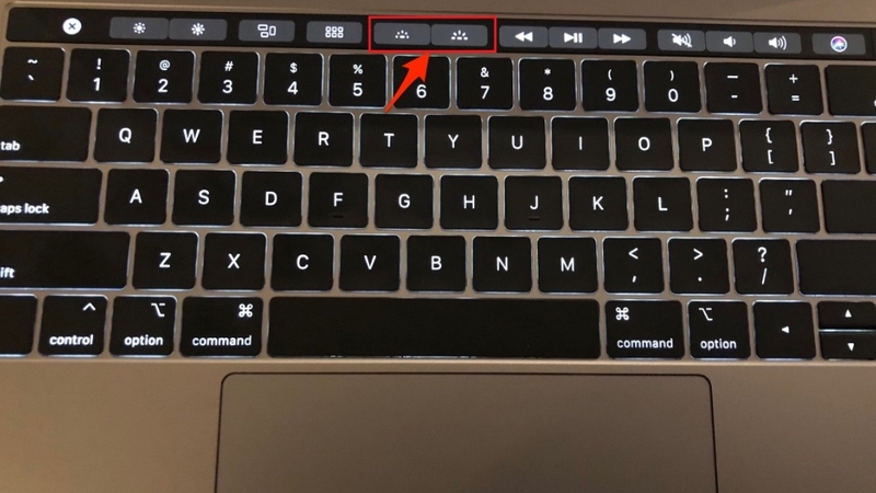 Bật tắt đèn bàn phím laptop trên MacBook có thanh Touch Bar