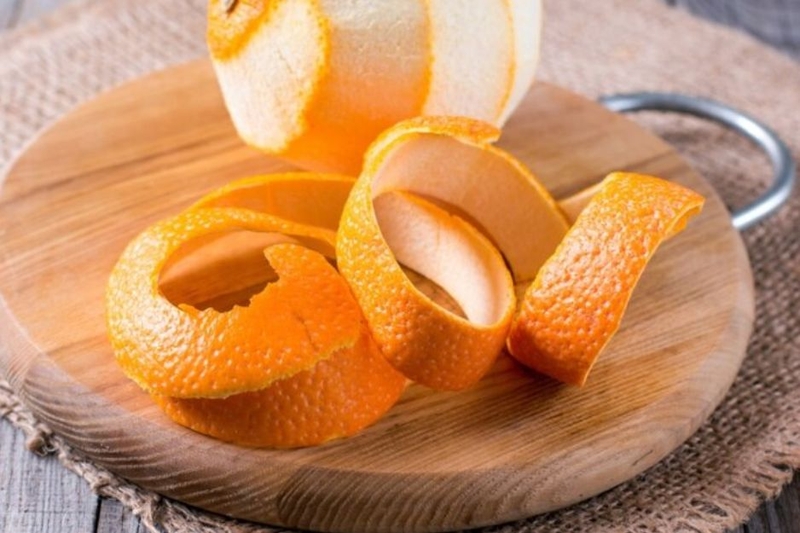 cách bổ cam không lẫn hạt 3