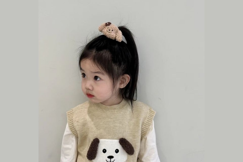 Tóc đuôi ngựa đơn giản cho bé
