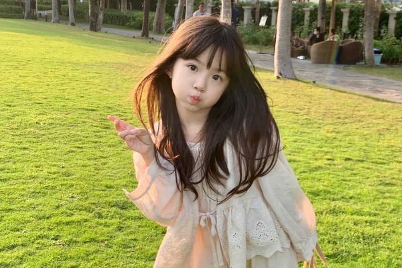 Tóc bob mái thưa đáng yêu