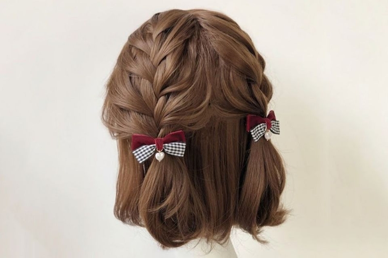 Tết tóc nửa đầu cho bé