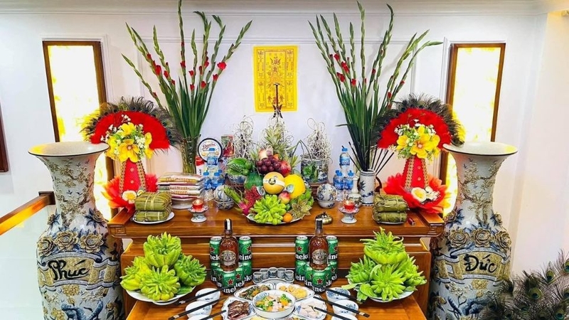 Ý nghĩa của việc cắm hoa trên bàn thờ vào ngày Tết