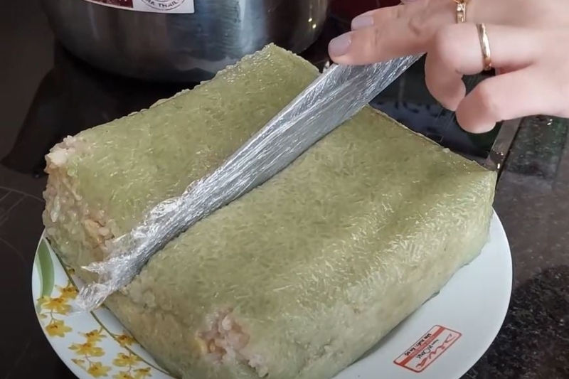 Cách cắt bánh chưng 7