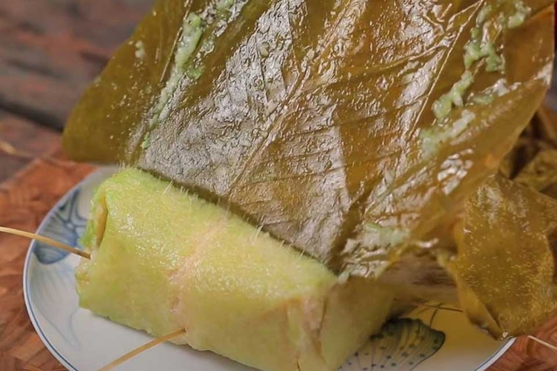 Cách cắt bánh chưng bằng dao - 06