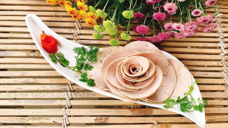 Cách cắt giò thành hình bông hồng bước 3