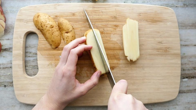 Cách cắt khoai tây nấu canh - 06