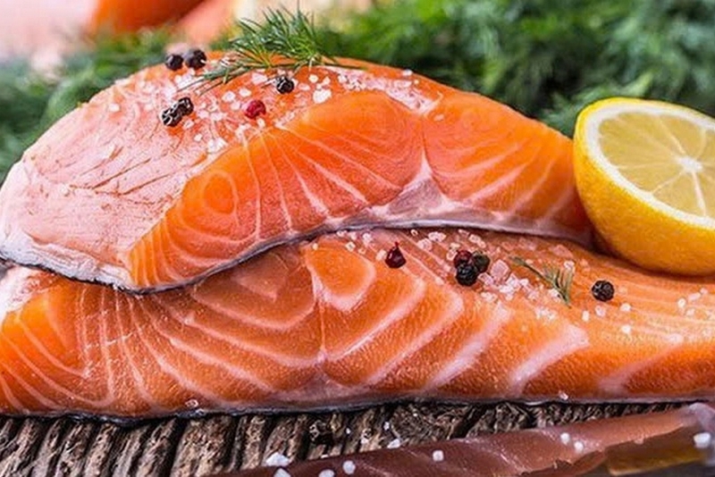 Cách chế biến cá hồi cho bé ảnh 1