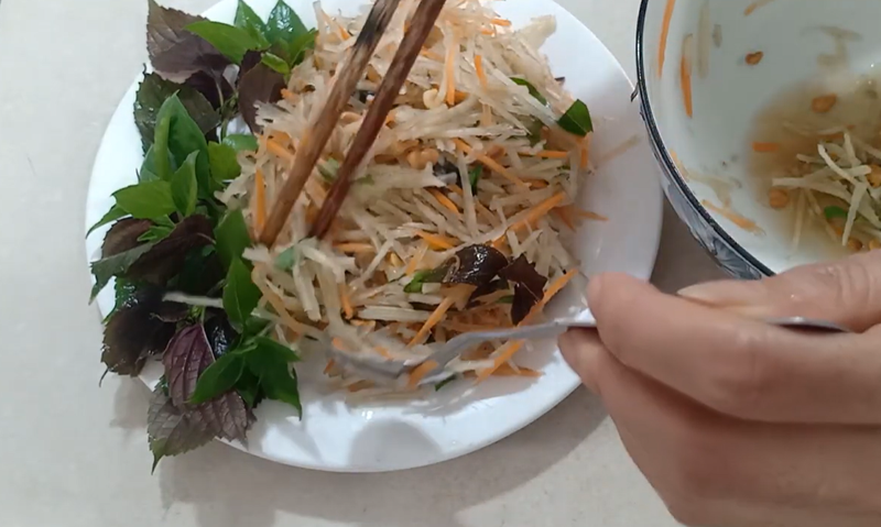 Nộm sâm đất