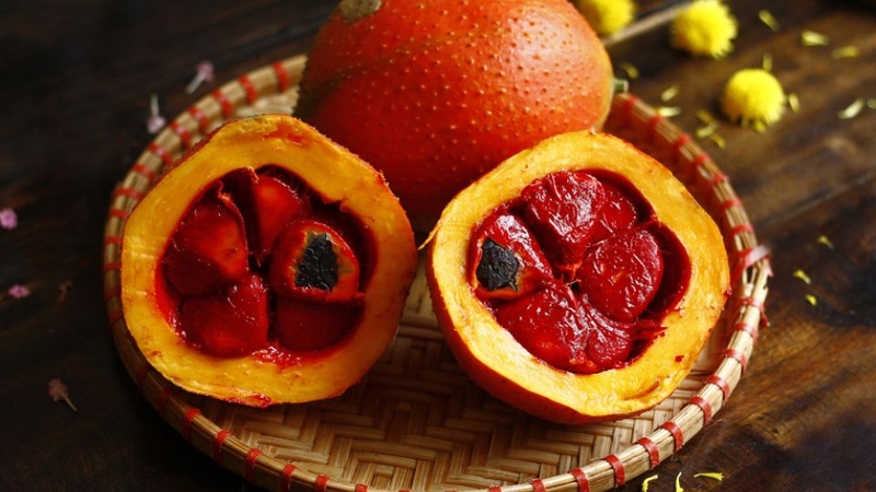 Bước 1: Lựa chọn gấc tươi ngon