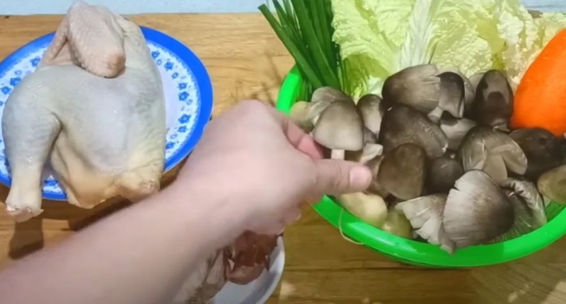 nguyen lieu ga nau nam rom