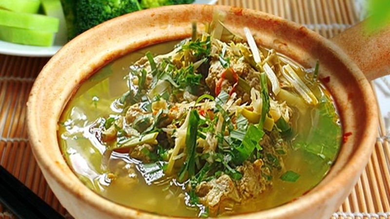 Rươi nấu canh chua