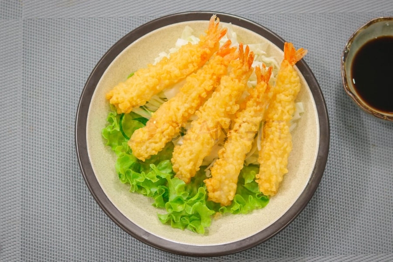 cách chiên tôm thẳng 6