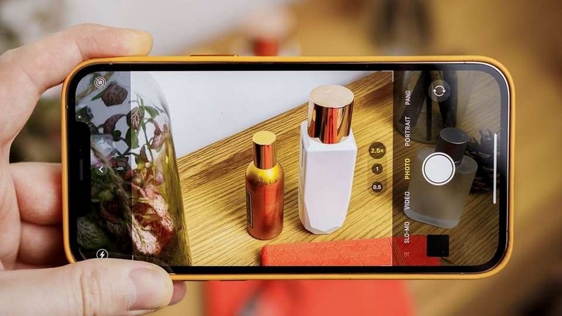 Tại sao camera iPhone chụp ảnh bị ám vàng?