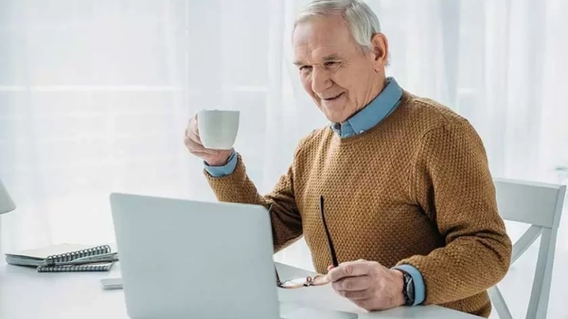 Vì sao việc biết cách chọn bàn phím cho người lớn tuổi lại quan trọng?