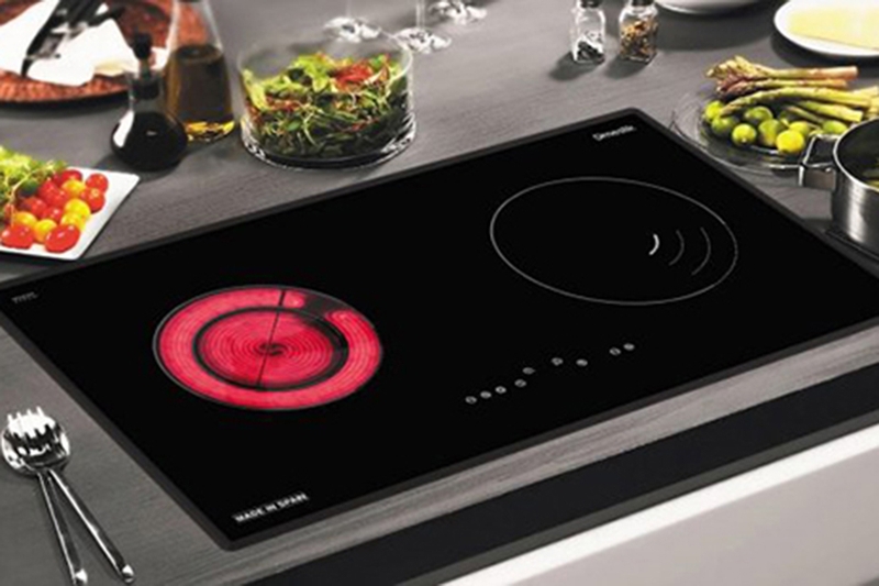 Vùng gia nhiệt khoảng 18 cm đến 22 cm phù hợp với nhiều kích thước xoong, nồi và chảo gia đình