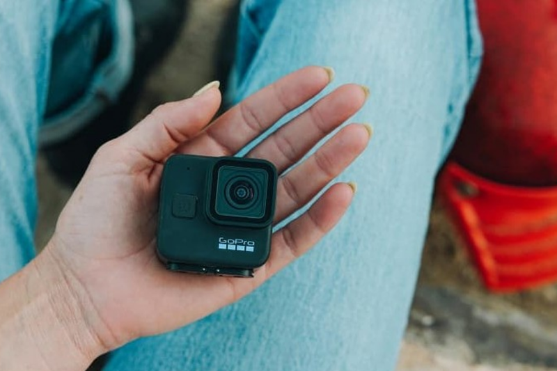 Camera nhỏ gọn thuận tiện gắn trên mũ, balo hoặc dây đeo ngực