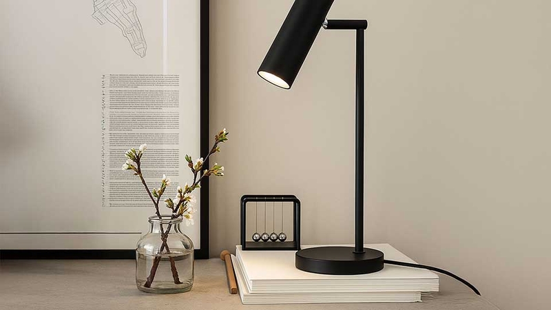 C&aacute;ch chọn đ&egrave;n học để b&agrave;n - 02