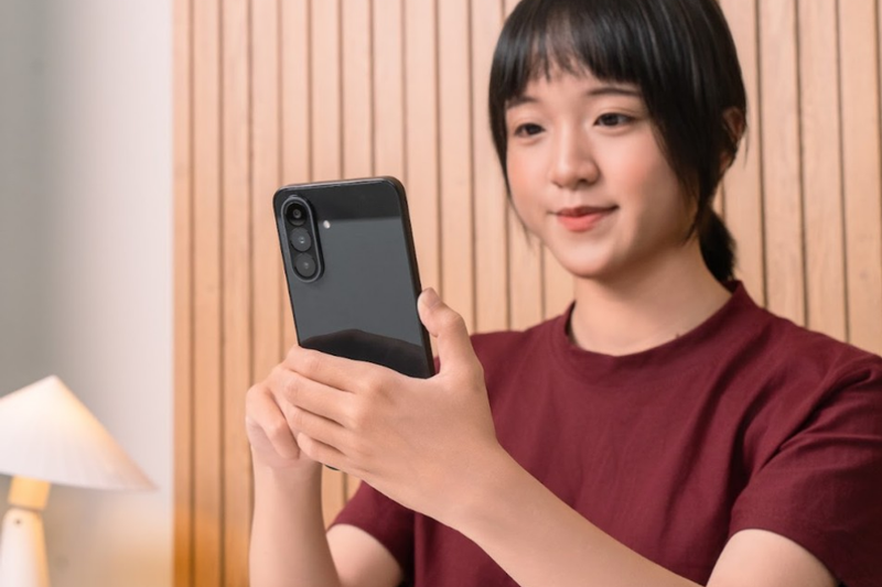Bộ nhớ 128 GB giúp học sinh có thêm không gian lưu tài liệu, ứng dụng, ảnh và video