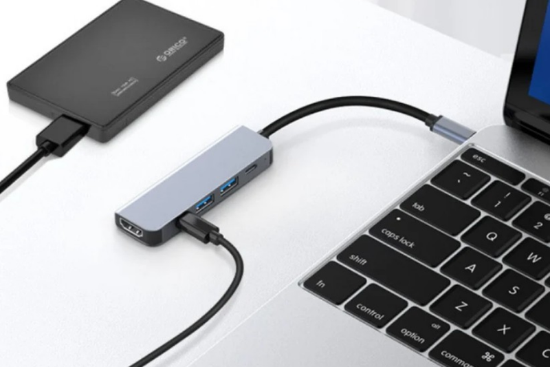 Hub từ 5 cổng phù hợp với người thường kết nối nhiều phụ kiện khi học tập và làm việc