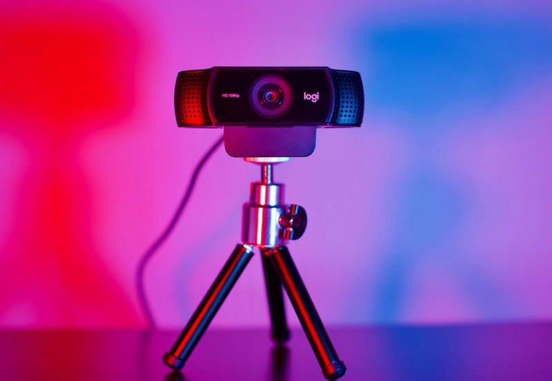 Bạn nên chọn webcam có dây đủ dài