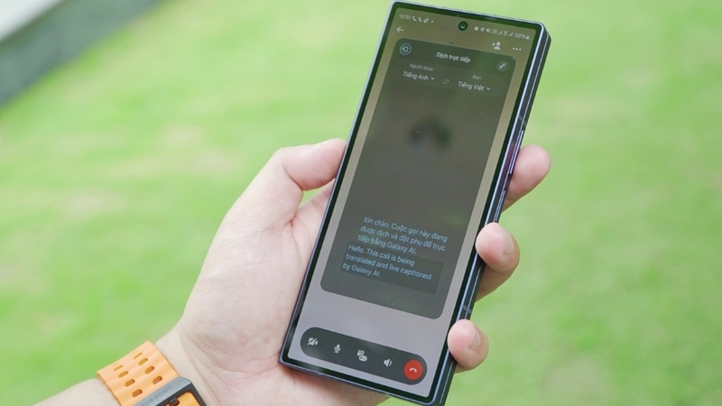 Dịch trực tiếp trên Galaxy AI là gì?