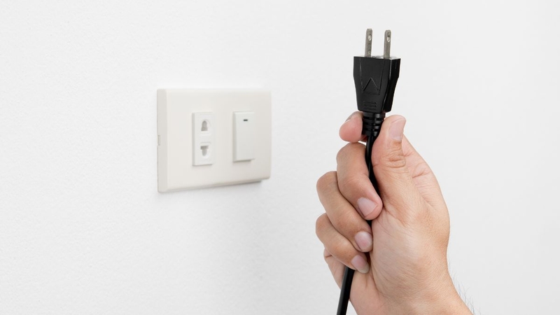 cách đổ nước vào quạt hơi nước 3