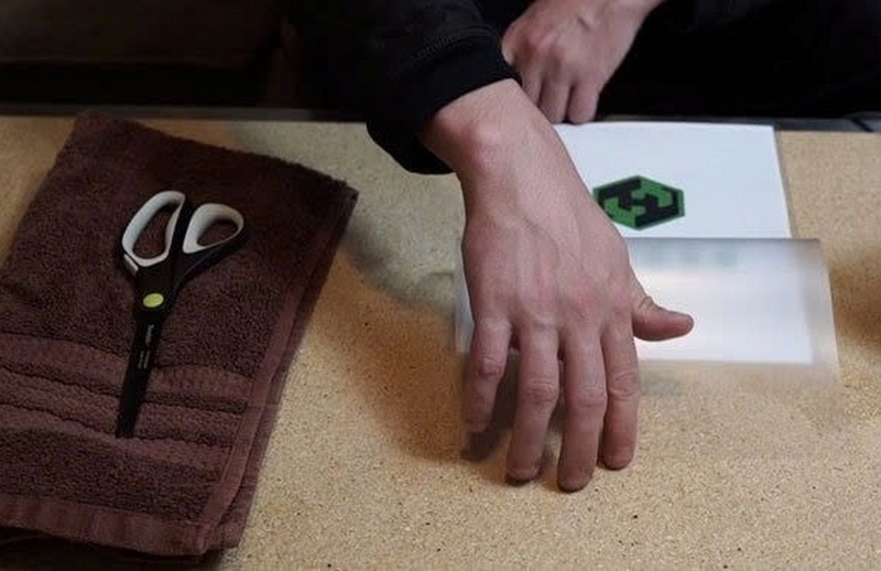 c&aacute;ch &eacute;p plastic bằng b&agrave;n ủi ảnh 1