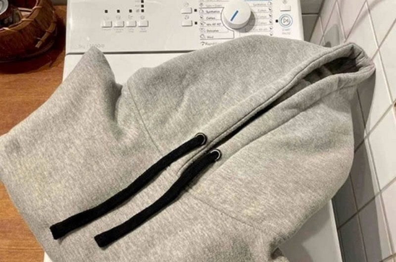 Cách gấp áo khoác ảnh 3