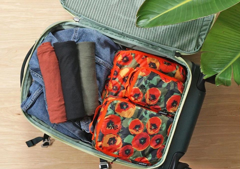 Cách gấp áo thun - 02