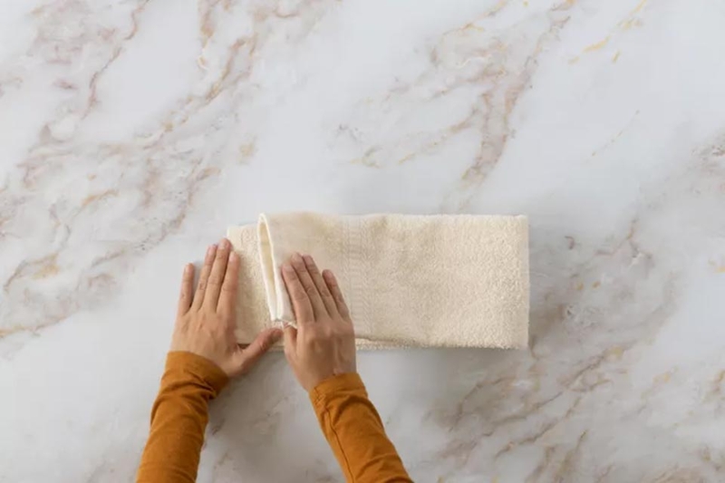 Cách gấp khăn làm gối cho trẻ sơ sinh - 03