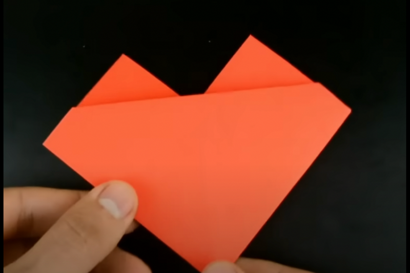 Cách gấp trái tim (7)