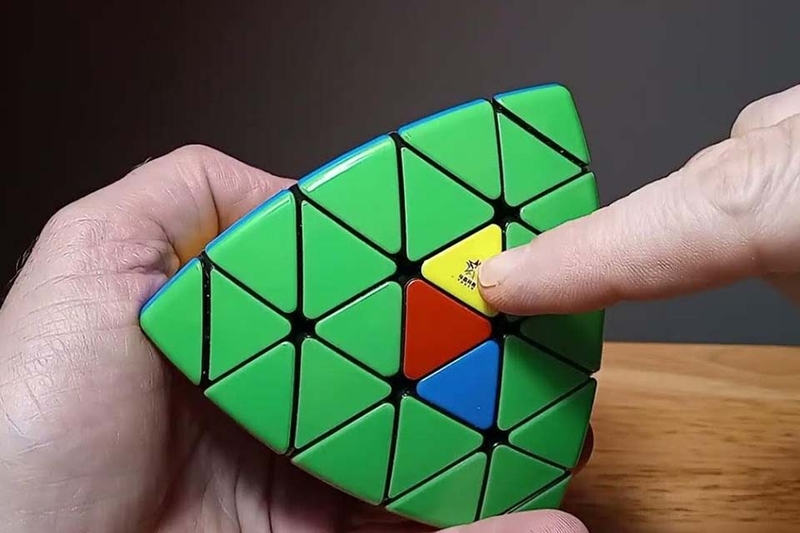 cach-giai-rubik-tam-giac-b.jpg