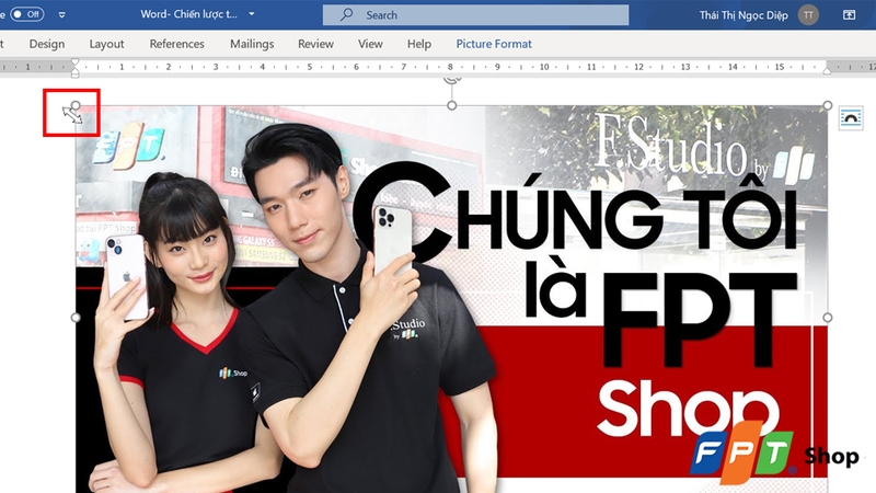 Mũi tên trắng hai chiều xuất hiện khi đưa con trỏ gần góc ảnh