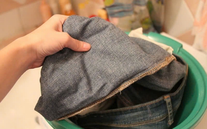 Cách giặt quần áo đen không bị phai màu ảnh 3